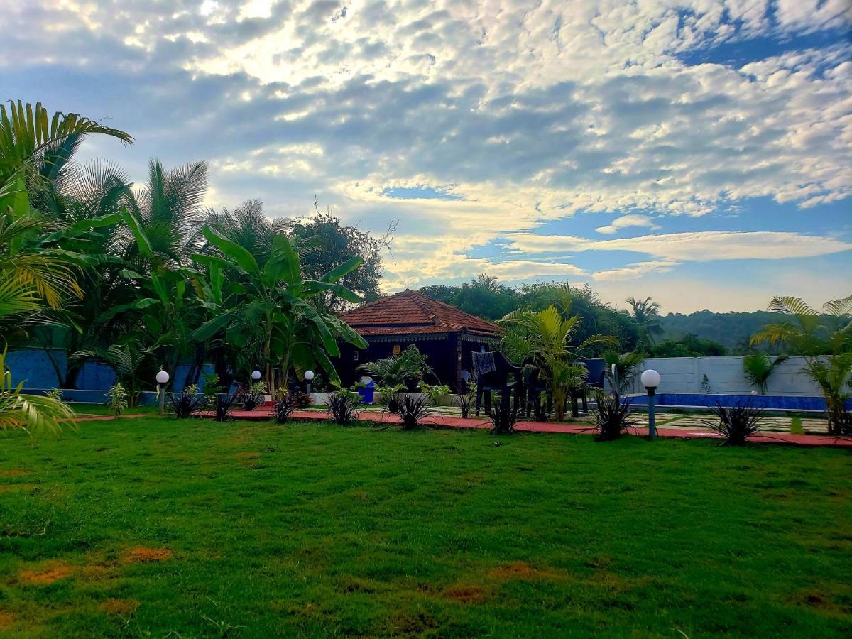 White Truffle Resort, 阿姆波尔 外观 照片