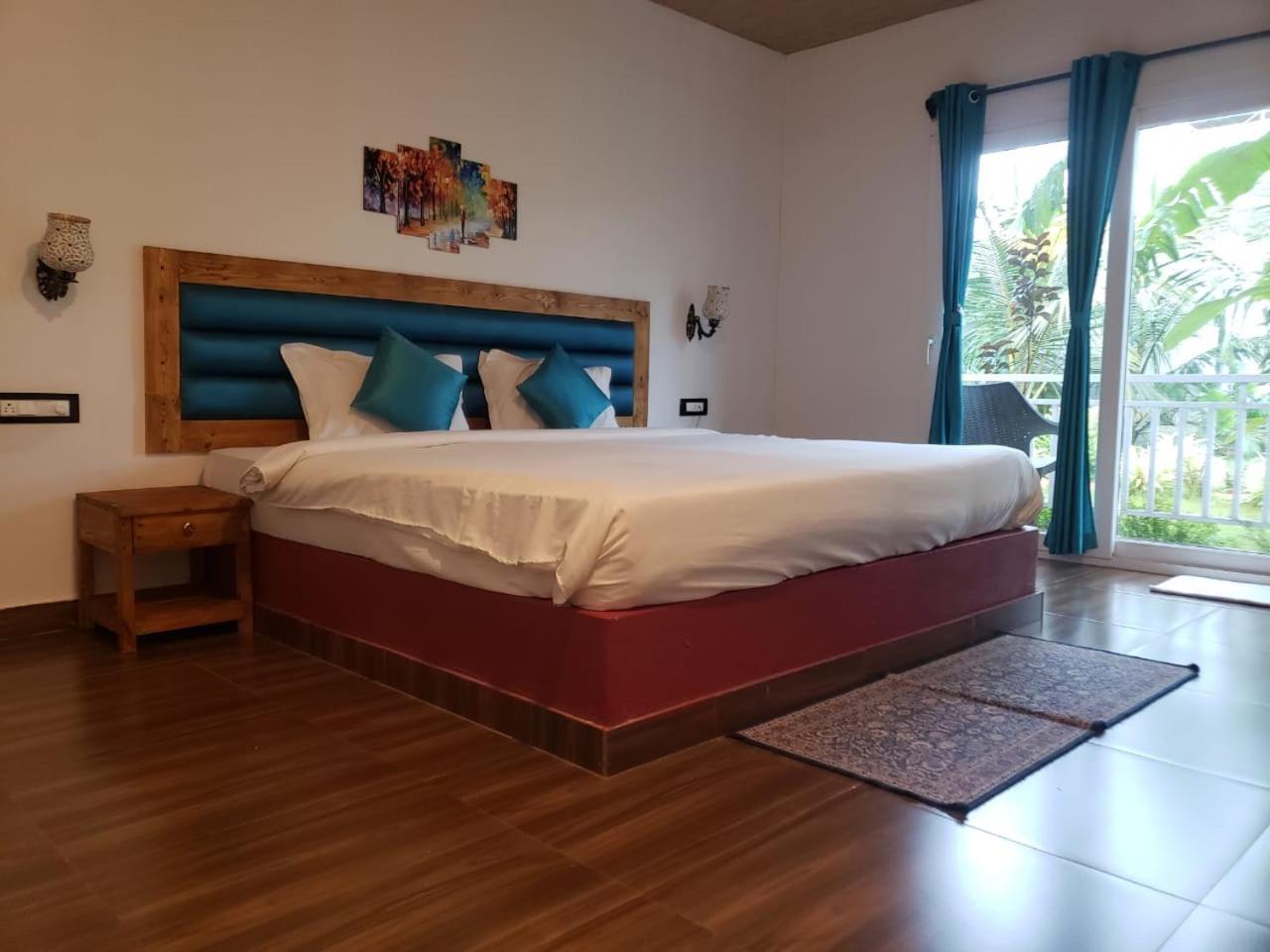 White Truffle Resort, 阿姆波尔 外观 照片