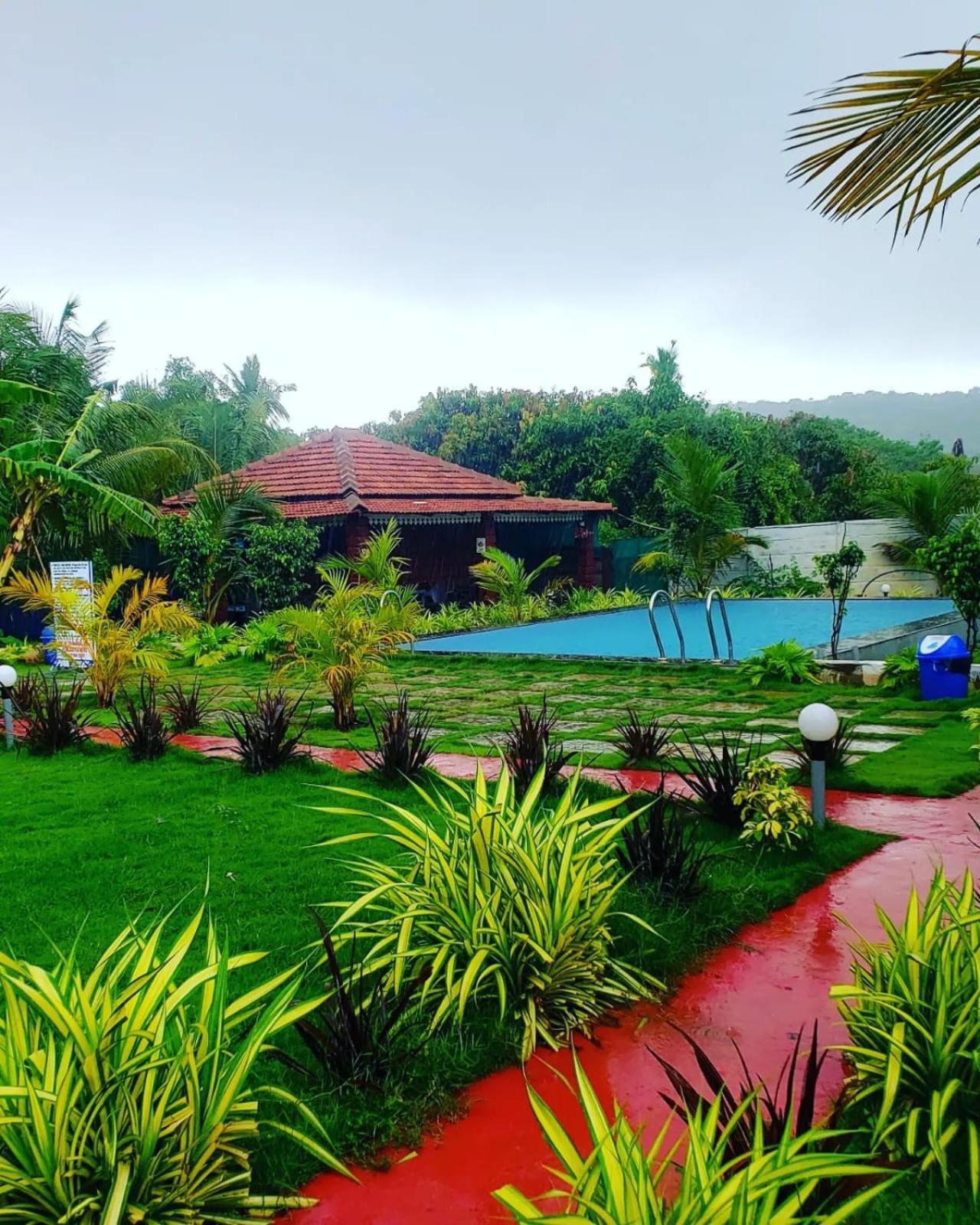 White Truffle Resort, 阿姆波尔 外观 照片