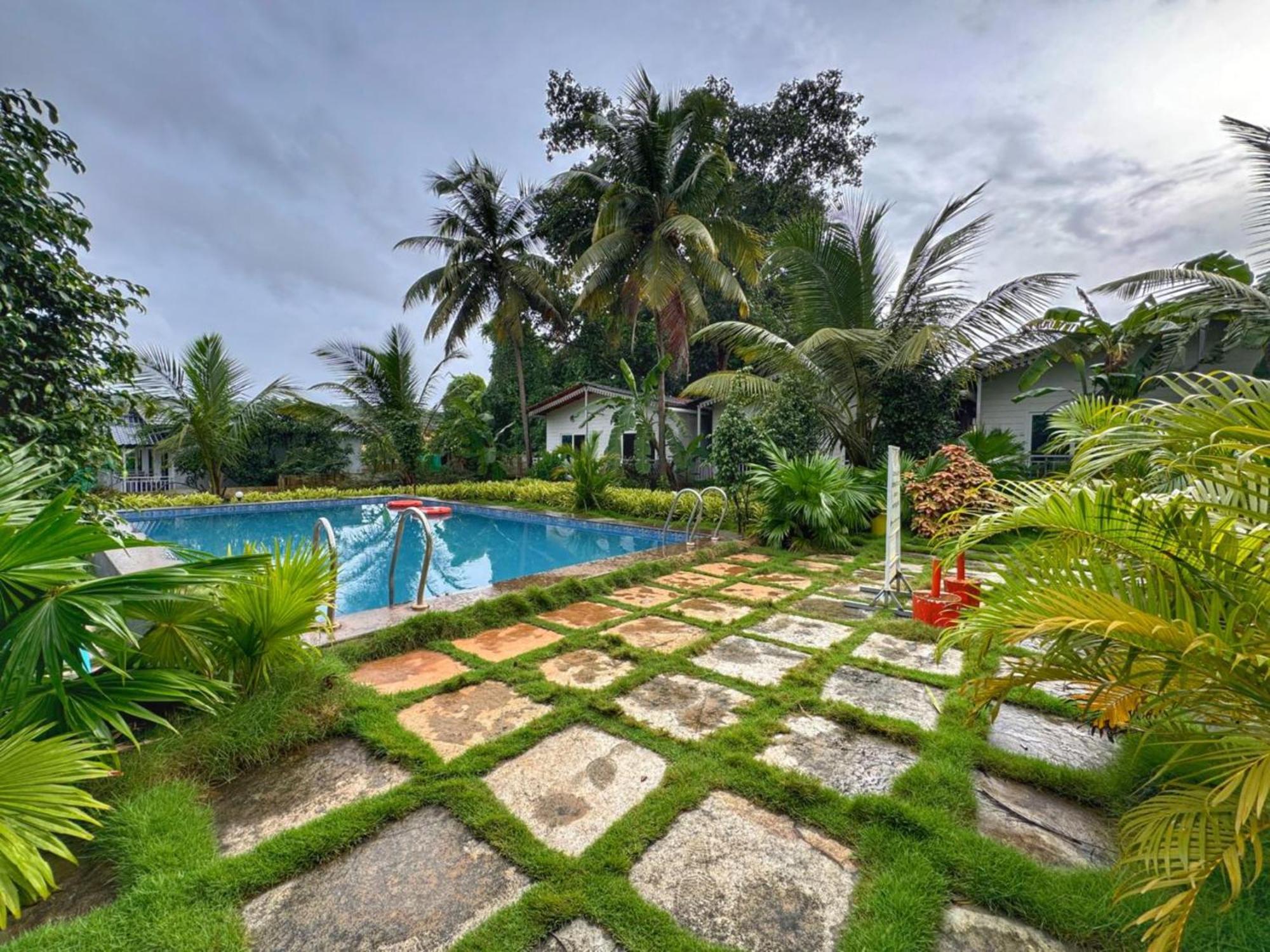 White Truffle Resort, 阿姆波尔 外观 照片